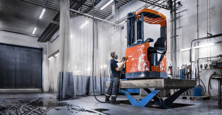 Toyota BT Reflex wordt professioneel gerepareerd door vakman