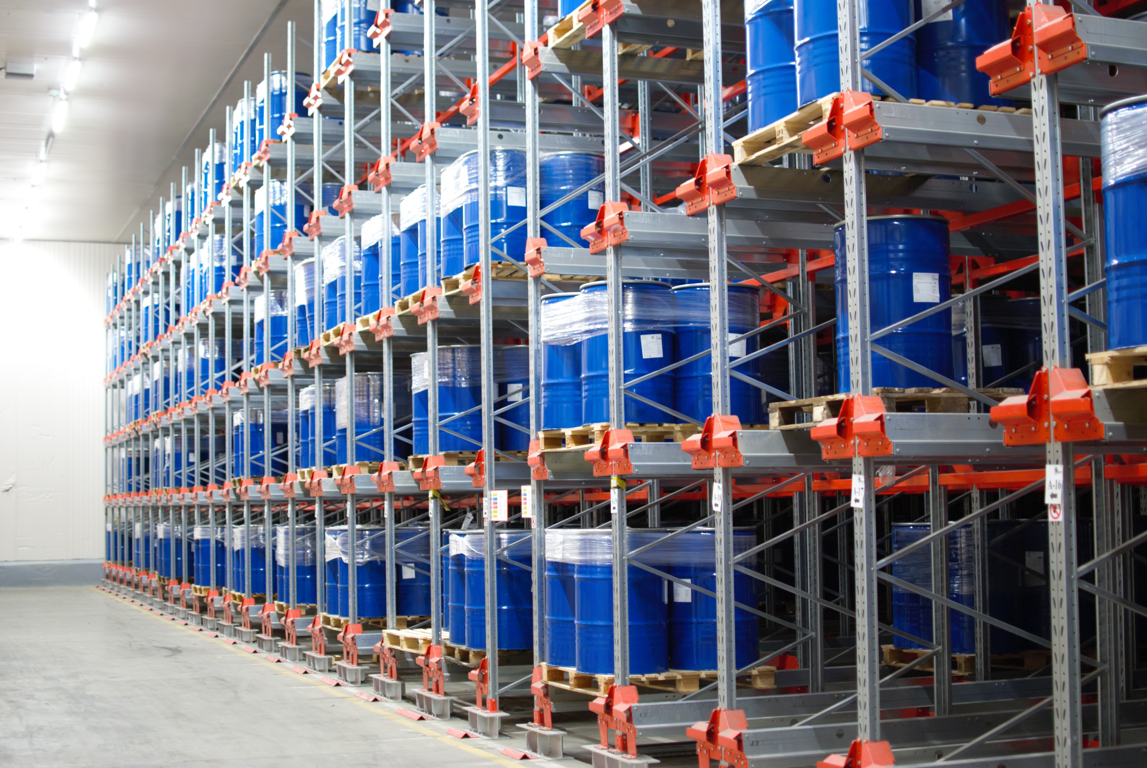 Pallets in magazijnstellingen